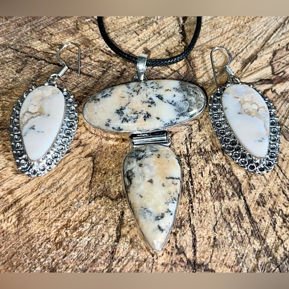 Honey Dendritic Agate Pendant & Earrings Set - Picture 5 of 6